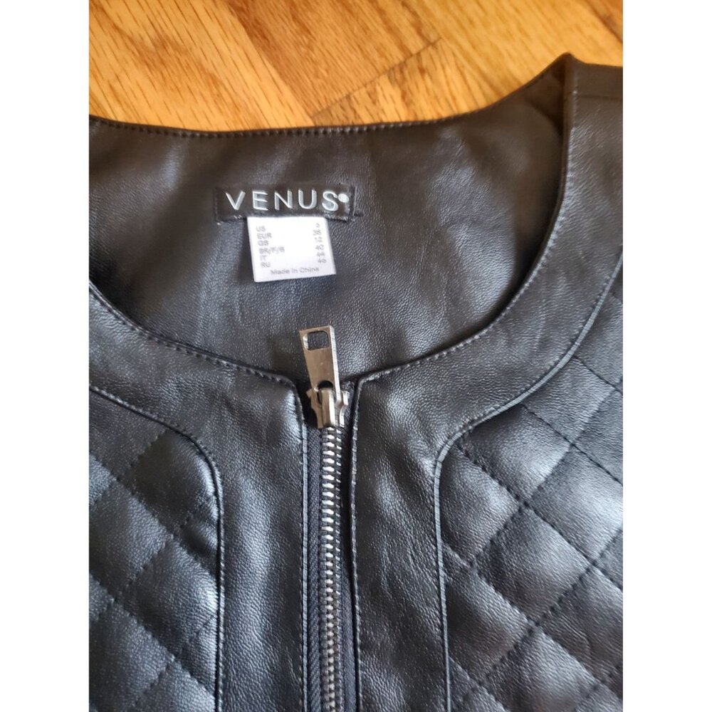 Black Quilted Faux Vegan Leather Cropped Jacket Zipper Closure By Venus Size 6 - Picture 4 of 9
